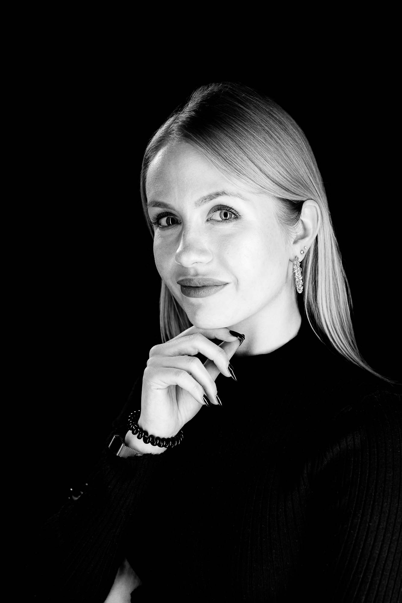 Export x3 Headshot  06638 Dez 01 2019 Bearbeitet Headshots 2019  Miro Nicole Nadine